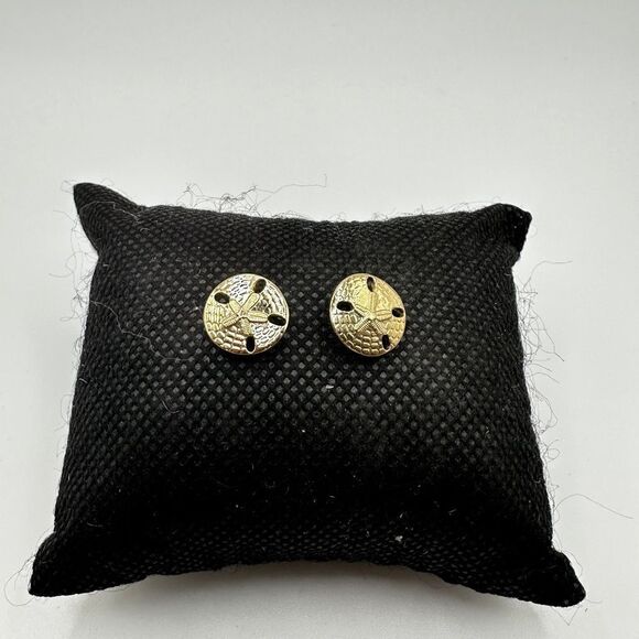 SALE! Vintage Avon gold tone sand dollar stud earrings! - Picture 10 of 11